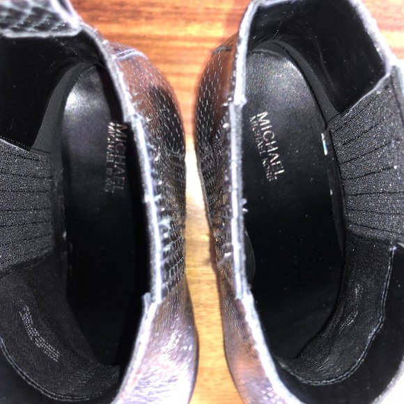 SOLD♥ NWT MICHAEL KORS Silver Booties Size 5.5 - Picture 8 of 8